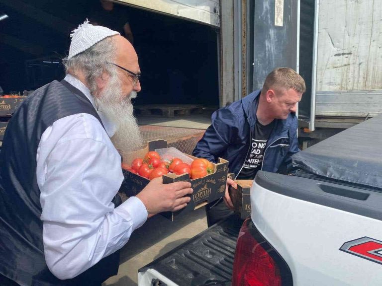 קמחא דפסחא לעניי אומן - פותחים את הלב לתושבי הקהילה היהודית באומן