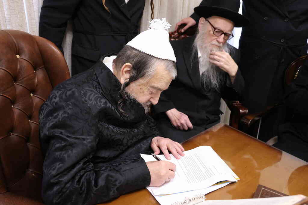 לקראת הקיבוץ הגדול באומן: גדולי זקני חסידות ברסלב נועדו יחד עם יו"ר איחוד ברסלב