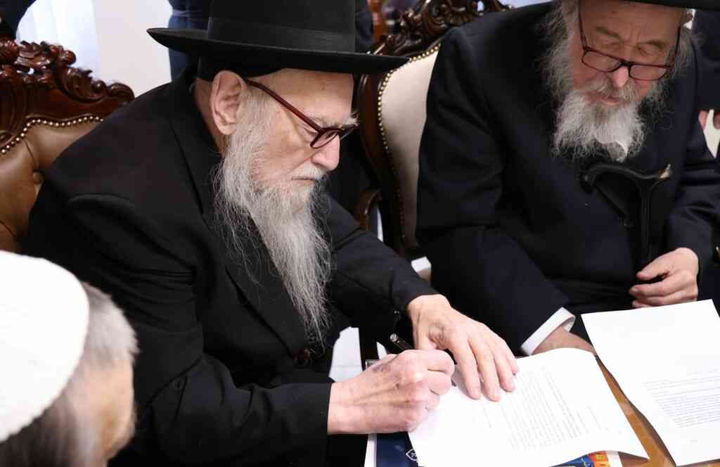 לקראת הקיבוץ הגדול באומן: גדולי זקני חסידות ברסלב נועדו יחד עם יו"ר איחוד ברסלב