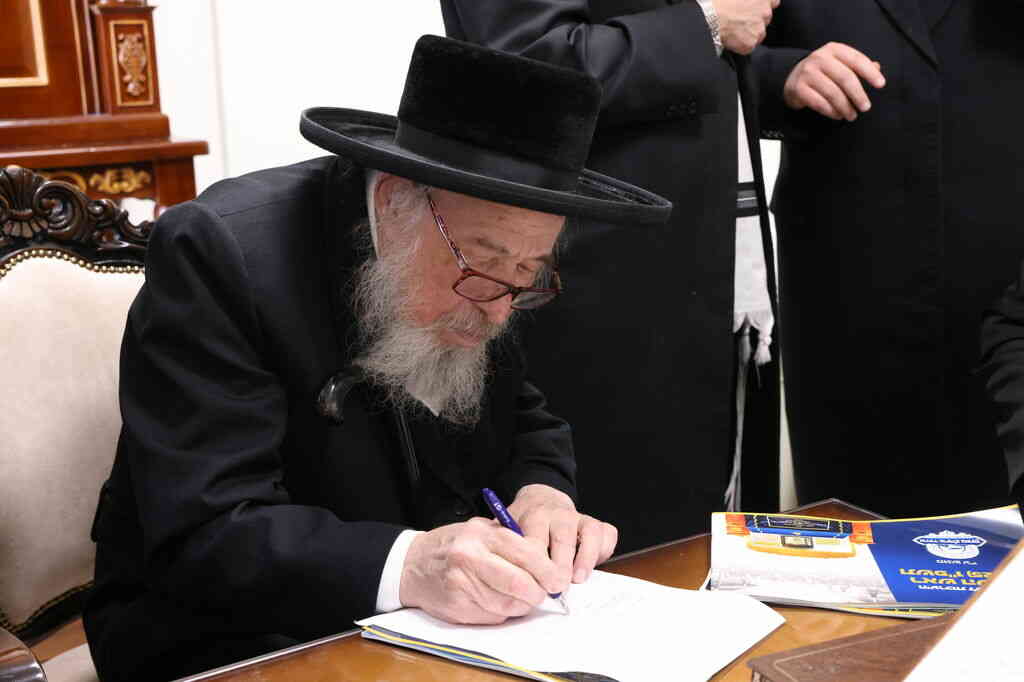 לקראת הקיבוץ הגדול באומן: גדולי זקני חסידות ברסלב נועדו יחד עם יו"ר איחוד ברסלב
