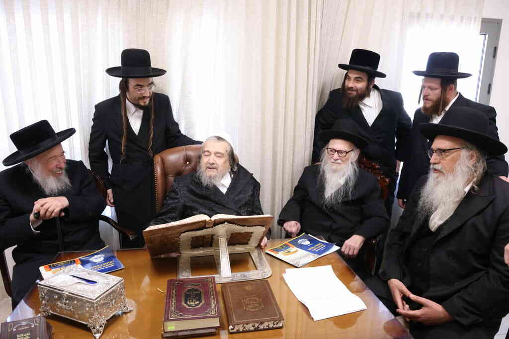 לקראת הקיבוץ הגדול באומן: גדולי זקני חסידות ברסלב נועדו יחד עם יו"ר איחוד ברסלב