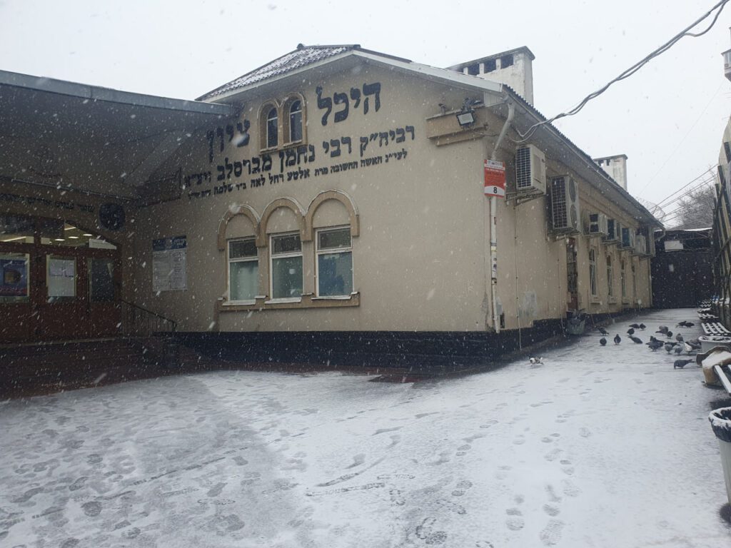 צפו בתיעודים: שלג ראשון באומן בעונת החורף של שנת תשפ"ו