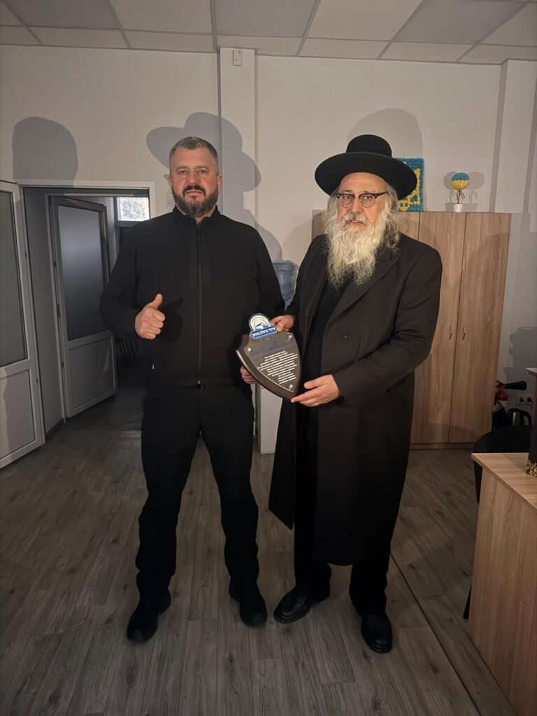 הוקרה לבכירי ממשל באוקראינה: הרב נתן בן נון בביקור הוקרה אצל המושל המחוזי