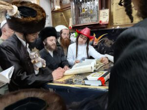 פורים בציון רבינו הקדוש: מתפללים רבים נותרו באומן בעקבות המלחמה