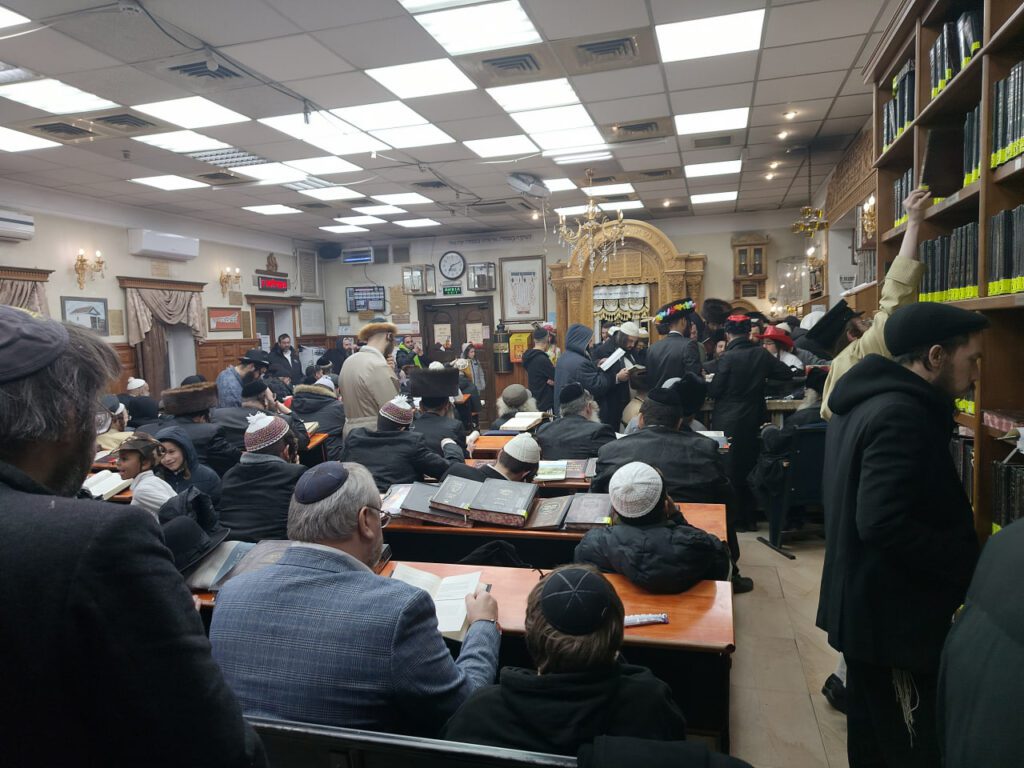 פורים בציון רבינו הקדוש: מתפללים רבים נותרו באומן בעקבות המלחמה