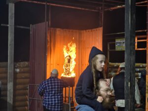 לקראת ל"ג בעומר: ההכנות להילולה בסמוך לציון רבנו הקדוש באומן בעיצומן