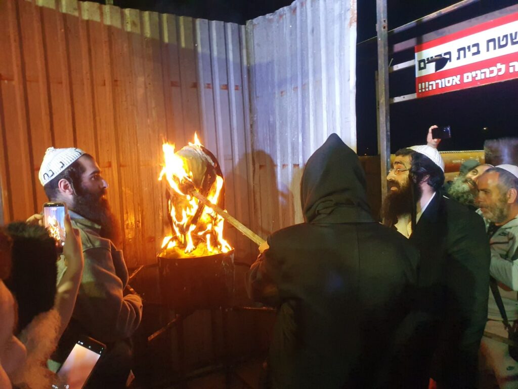 ל"ג בעומר באומן: שמחה גדולה בהדלקה בחצר קבר רבי נחמן מברסלב