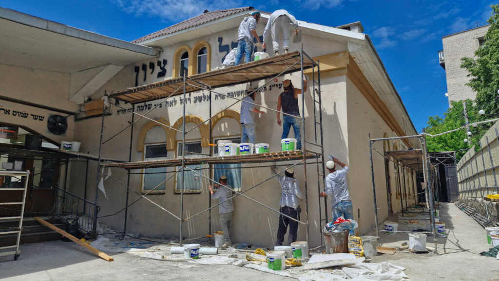 שיפוץ ציון רבי נחמן מברסלב: יו"ר איחוד ברסלב קיים סיור פיקוח על השיפוצים במתחם הציון