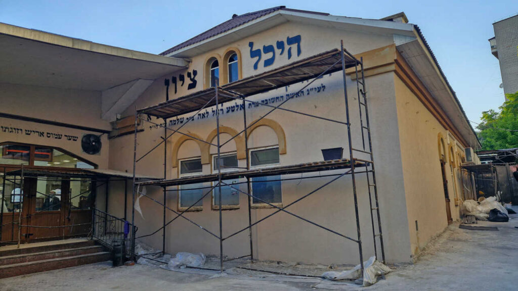 שיפוץ ציון רבי נחמן מברסלב: יו"ר איחוד ברסלב קיים סיור פיקוח על השיפוצים במתחם הציון