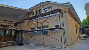 שיפוץ ציון רבי נחמן מברסלב: יו"ר איחוד ברסלב קיים סיור פיקוח על השיפוצים במתחם הציון