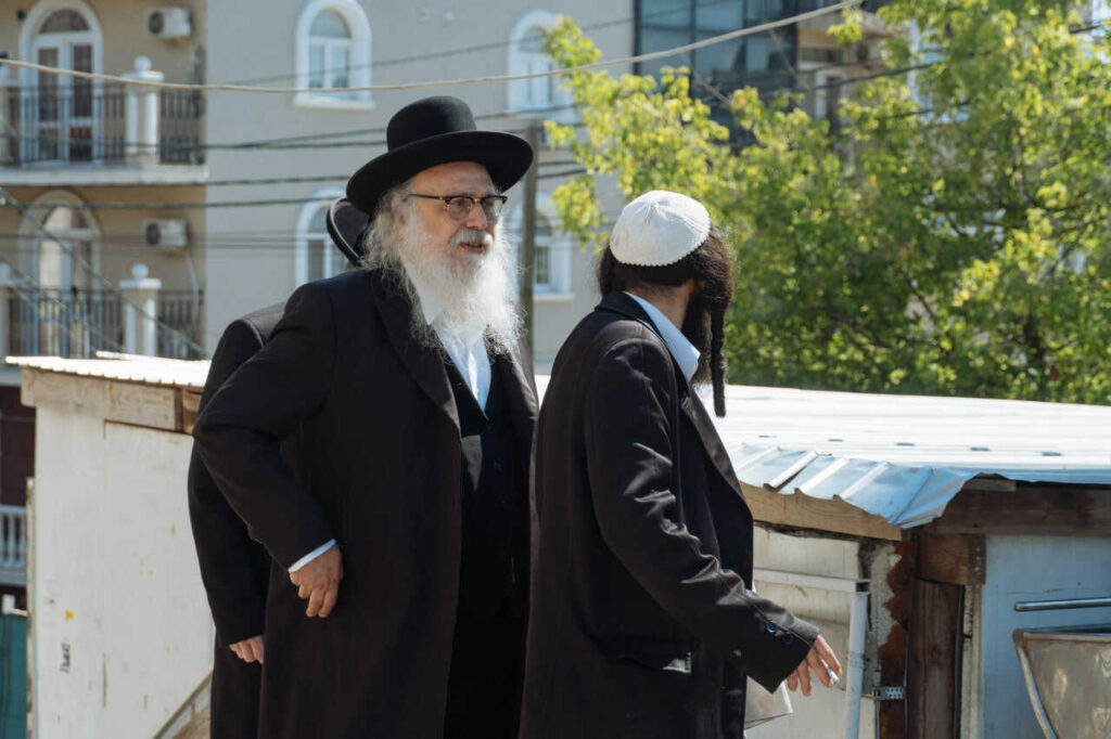 יו"ר איחוד ברסלב הרב נתן בן נון הי"ו קיים סיור פיקוח על השיפוצים במתחם הציון