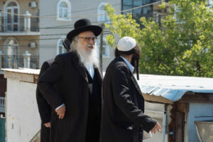 יו"ר איחוד ברסלב הרב נתן בן נון הי"ו קיים סיור פיקוח על השיפוצים במתחם הציון