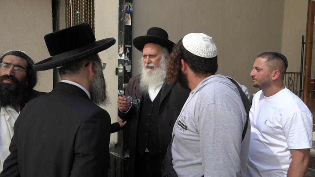 יו"ר איחוד ברסלב הרב נתן בן נון הי"ו קיים סיור פיקוח על השיפוצים במתחם הציון
