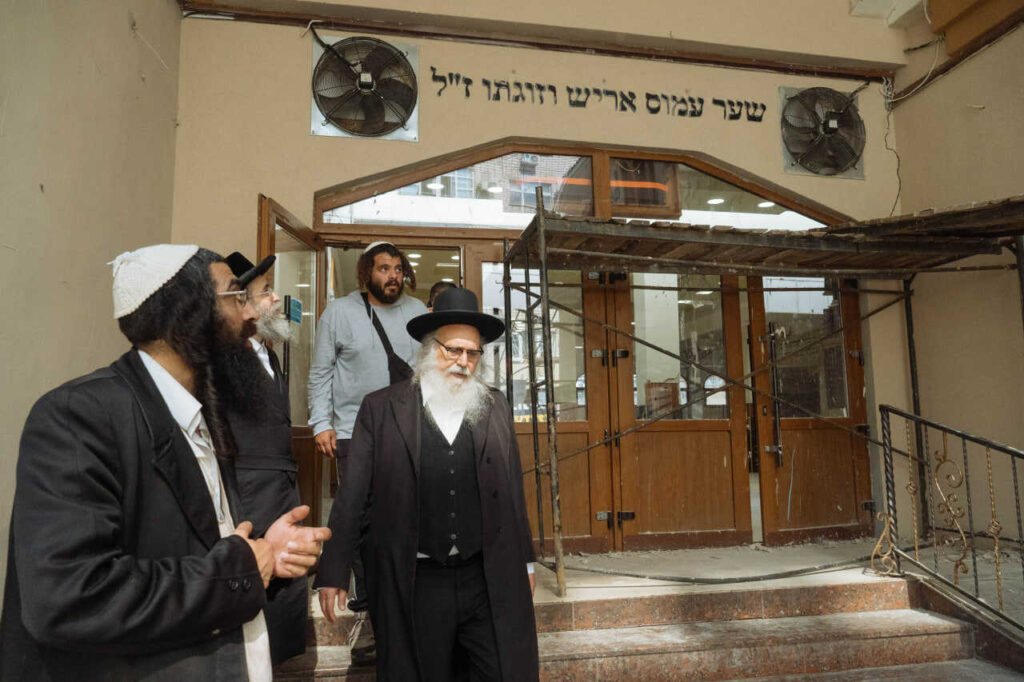 יו"ר איחוד ברסלב הרב נתן בן נון הי"ו קיים סיור פיקוח על השיפוצים במתחם הציון
