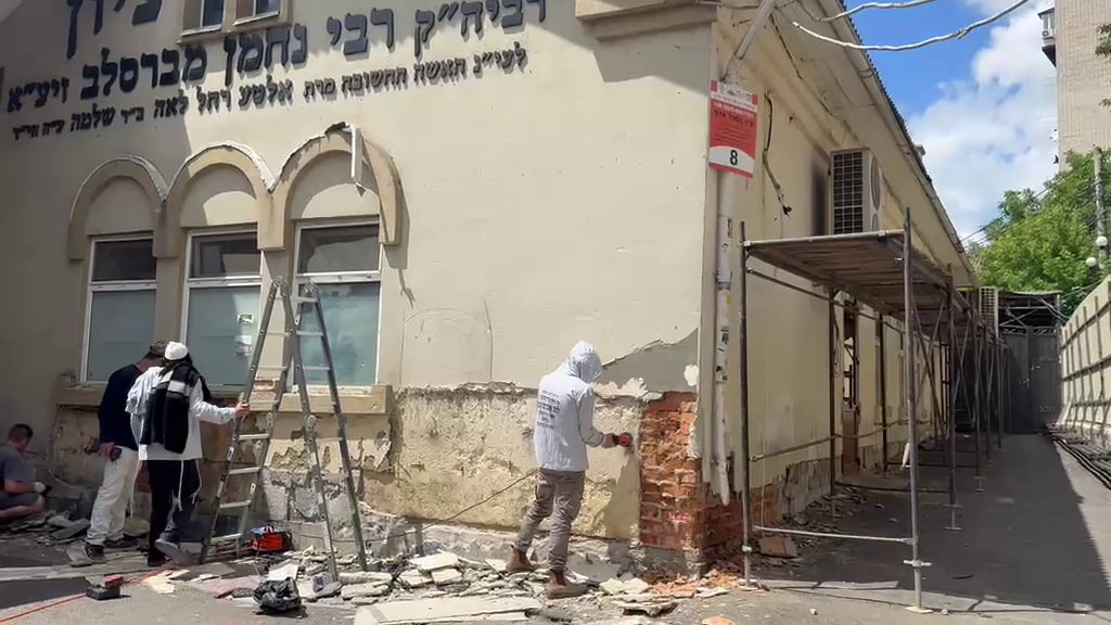לקראת ראש השנה תשפ"ז: שיפוצים במתחם ציון רבינו באומן