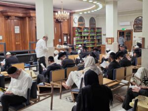 גלריה דומעת: קריאת מגילת איכה ואמירת הקינות בליל תשעה באב תשפ"ו בהיכל ציון רבנו הקדוש באומן