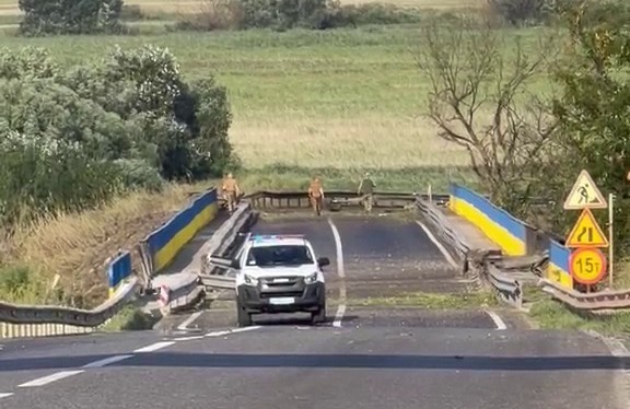 לאחר שהופצץ היום בבוקר: הגשר הסמוך לגבול מולדובה נפתח חלקית לתנועה