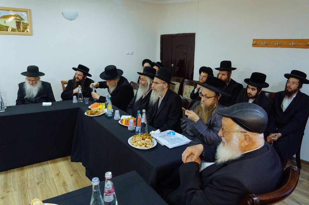 65 אלף איש, 46 מדינות ואסיפת רבנים מכרעת: מאחורי הקלעים של ראש השנה באומן