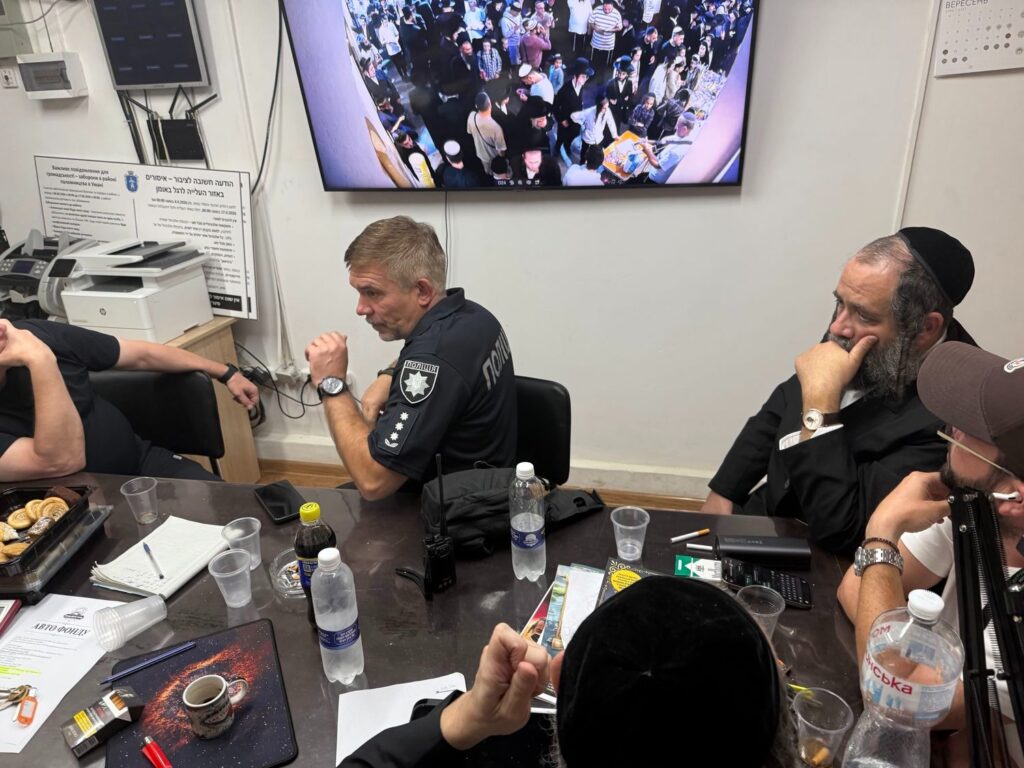 איך מכניסים 50 אלף איש לעיר אחת? באומן נערכים לרגע האמת