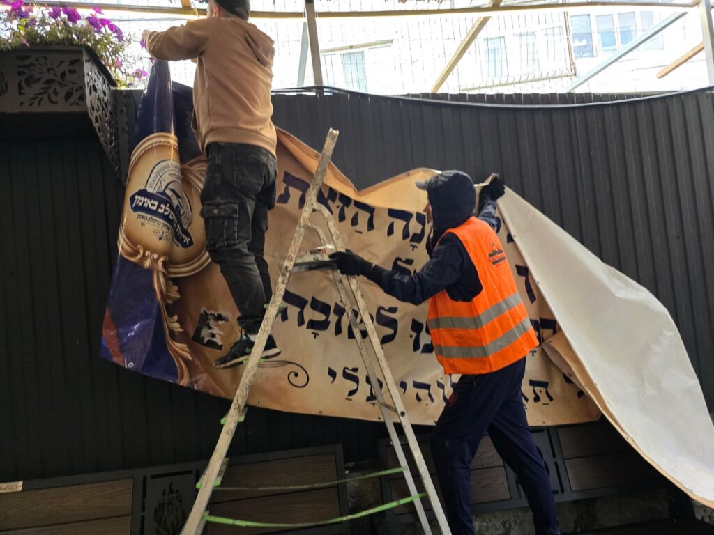 היערכות לסוכות בציון רבינו: סוכות גדולות הוקמו באומן לקראת החג וההילולה
