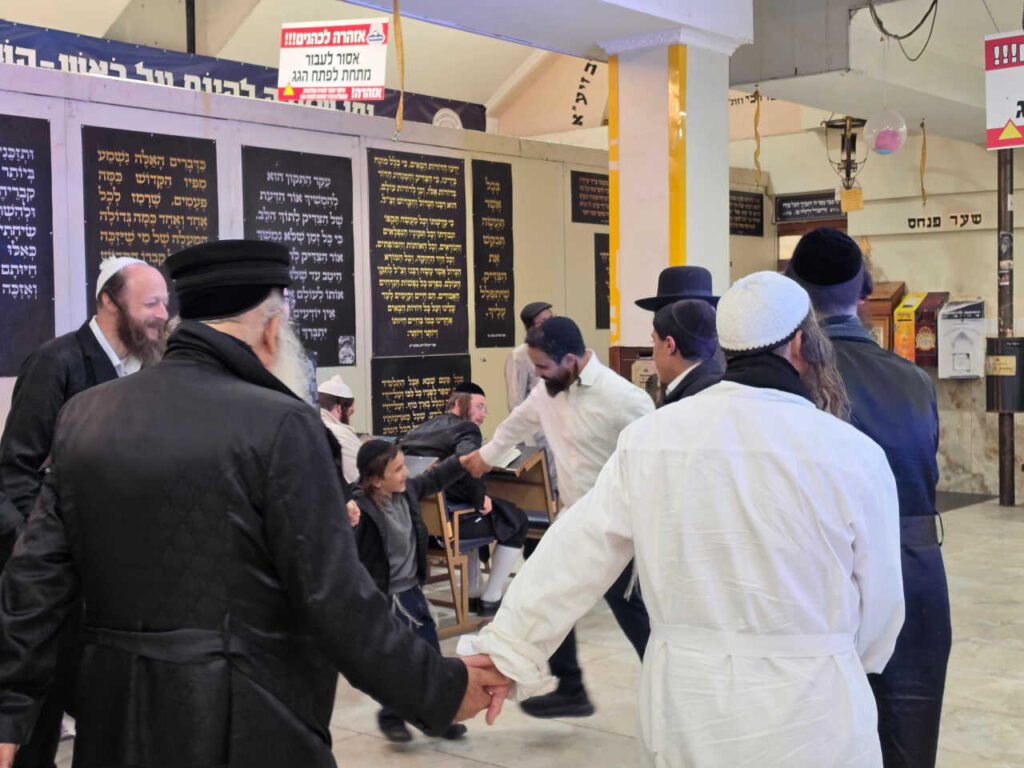 סוכות באומן: גלריה ממראות חג הסוכות בציון רבינו הקדוש