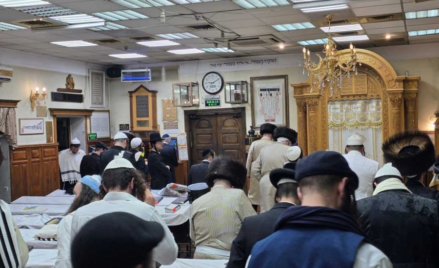 אומן: מתפללים רבים פקדו את ציון רבנו בפסח תשפ"ה