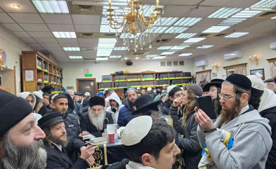 מתפללים רבים השתתפו במעמד הדלקת נר ראשון של חנוכה תשפ"ה בציון רבי נחמן מברסלב
