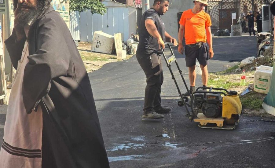 סוף לבורות ולחשיכה: איחוד ברסלב סללו כביש חדש בכניסה האחורית לציון הקדוש