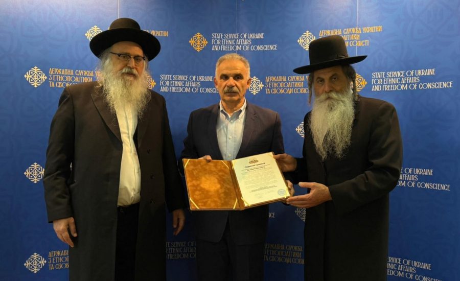 על הסיוע לקיום הקיבוץ: תעודת הוקרה מזקני ברסלב לשר הדתות האוקראיני
