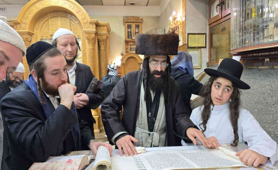 פורים תשפ"ה: תושבי אומן בקריאת המגילה בציון רבינו