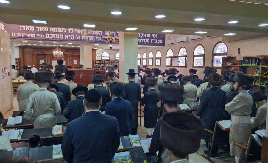 צפו בתיעודים מציון רבינו הקדוש: מתפללים רבים הגיעו לאומן בבין הזמנים בשבוע שלאחר חג הפסח ובראש חודש אייר