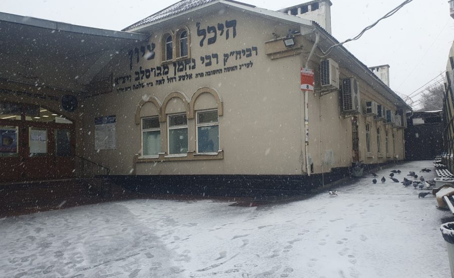 צפו בתיעודים: שלג ראשון באומן בעונת החורף של שנת תשפ"ו